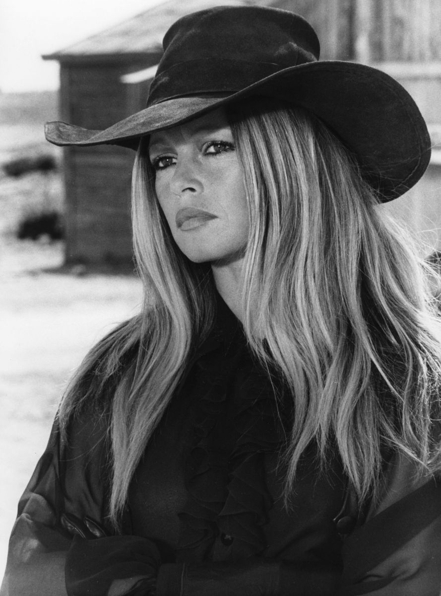 Секреты красоты французских красавиц: Марион Котийяр, Брижит Бардо, Катрин Денев, Ванесса Паради и другие (ФОТО)